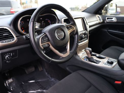Used 2017 Jeep Grand Cherokee Laredo w/ Quick Order Package 23E AWD/4WD image 20