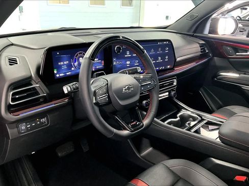 Used 2024 Chevrolet Traverse RS AWD/4WD image 2