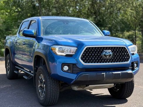 Used 2018 Toyota Tacoma TRD Off-Road AWD/4WD image 7