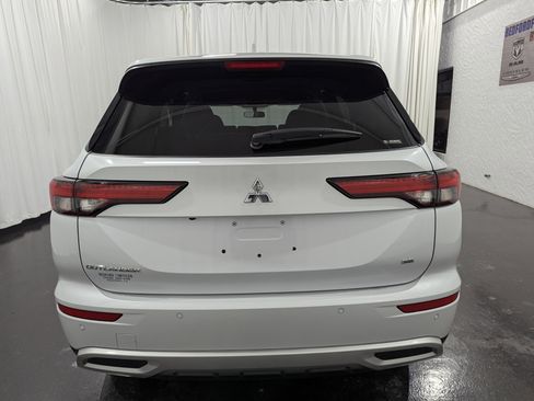 Used 2023 Mitsubishi Outlander SE image 8