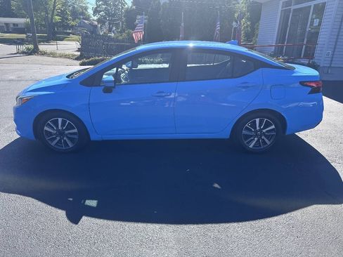Used 2021 Nissan Versa SV FWD image 7