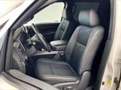 Used 2021 Nissan Titan PRO-4X image 17