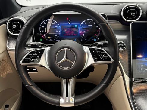Used 2025 Mercedes-Benz GLC 300 4MATIC image 37