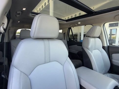 Used 2024 Honda Pilot Touring image 10