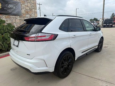 Certified 2022 Ford Edge SE w/ Black Appearance Package AWD/4WD image 5