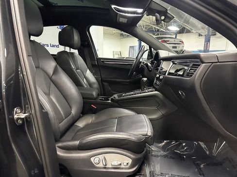 Used 2023 Porsche Macan Turbo AWD/4WD image 23