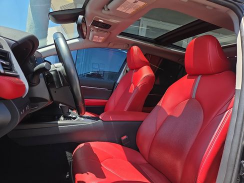 Used 2022 Toyota Camry XSE image 9