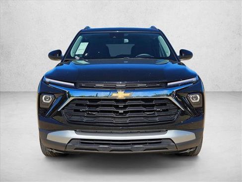 Used 2025 Chevrolet TrailBlazer LT AWD/4WD image 2
