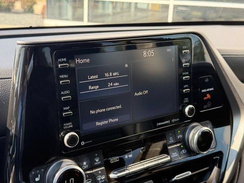 Used 2022 Toyota Highlander XLE FWD image 23