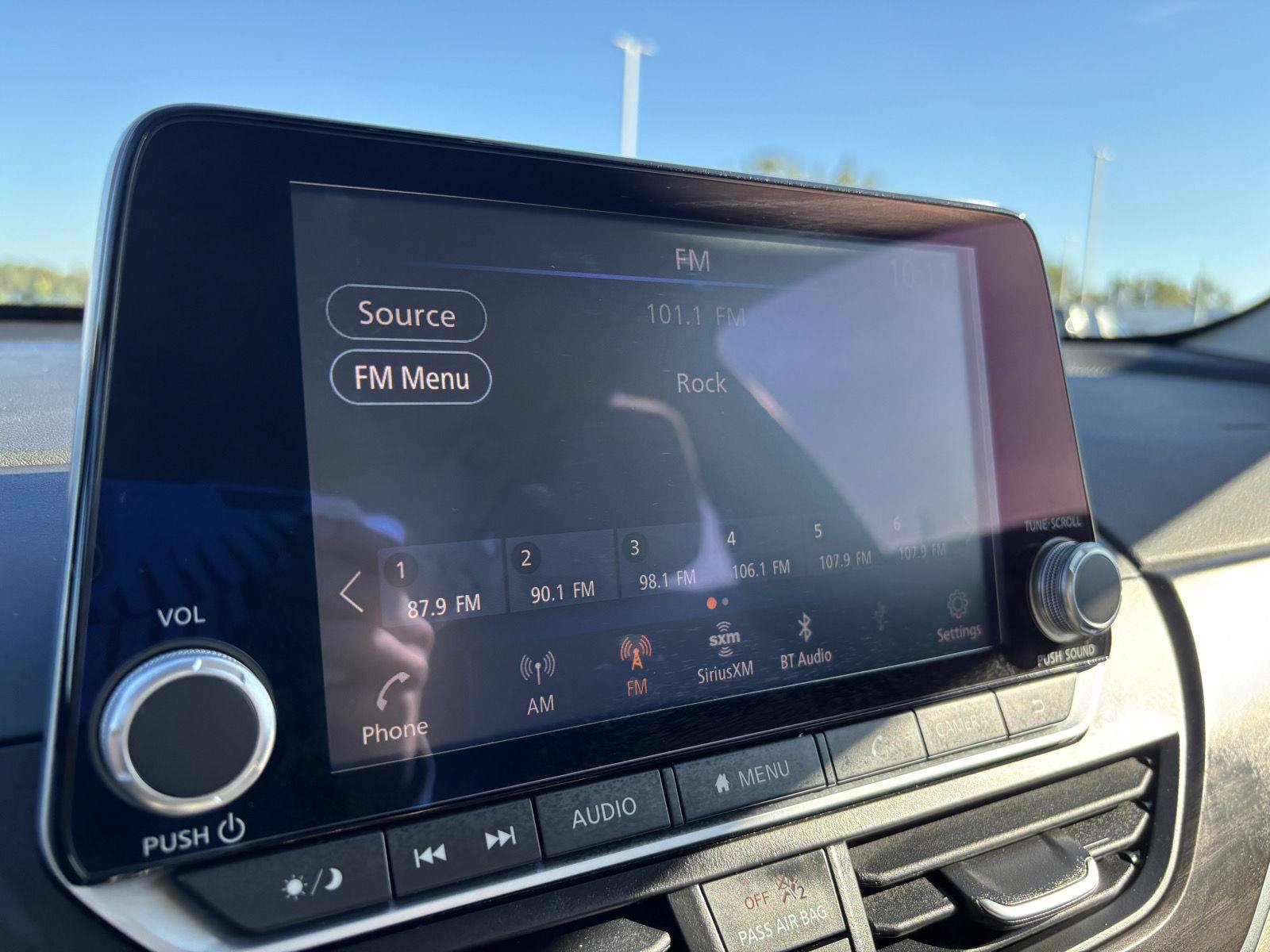 Used 2025 Nissan Altima 2.5 SV FWD image 23