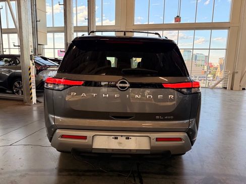Used 2023 Nissan Pathfinder SL AWD/4WD image 4
