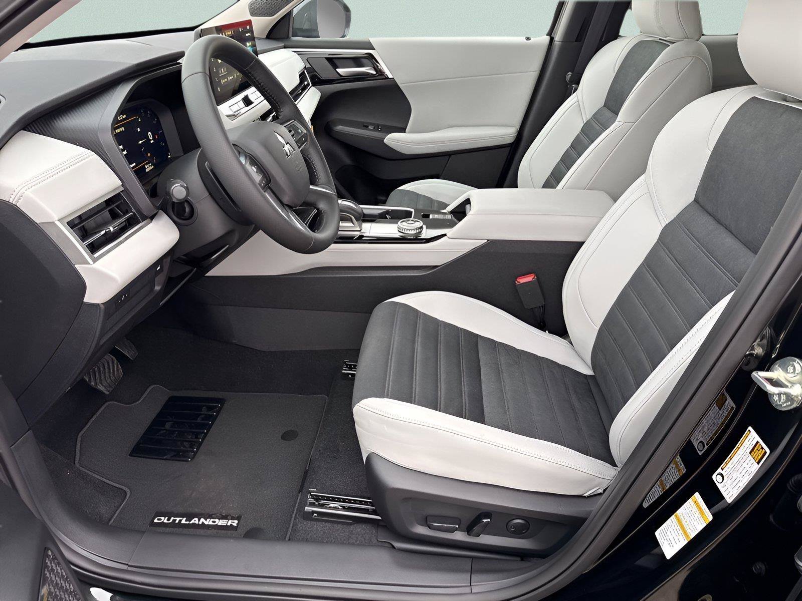 Used 2025 Mitsubishi Outlander SE AWD/4WD image 23