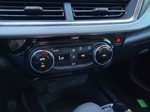 Used 2025 Chevrolet Trax LT image 14