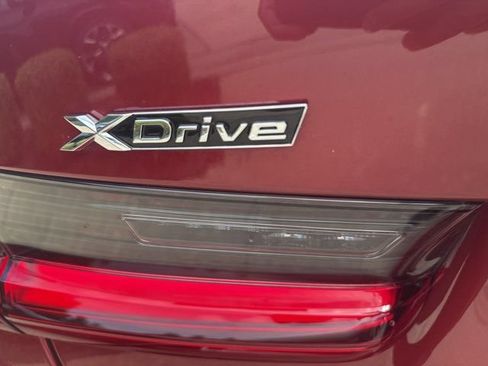 Certified 2025 BMW 330i xDrive Sedan w/ M Sport Package AWD/4WD image 8