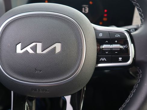 Used 2025 Kia Sorento S image 22
