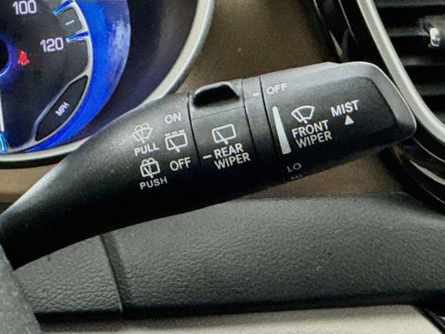 Used 2017 Chrysler Pacifica Touring Plus w/ Tire & Wheel Group FWD image 13