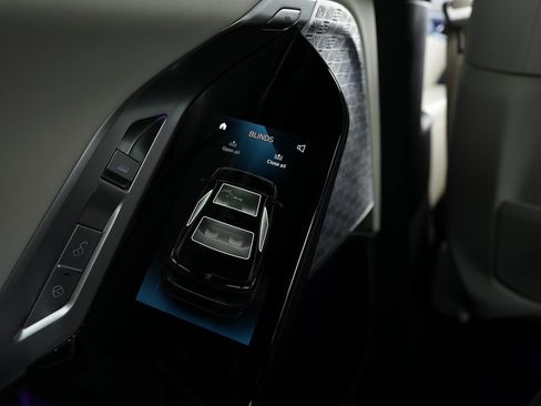 Used 2023 BMW 760i xDrive w/ Executive Package image 53