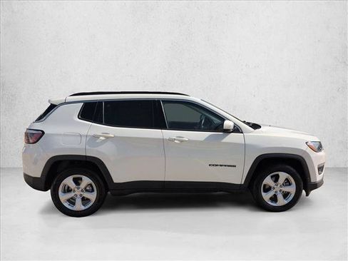Used 2017 Jeep Compass Latitude w/ Popular Equipment Group FWD image 4