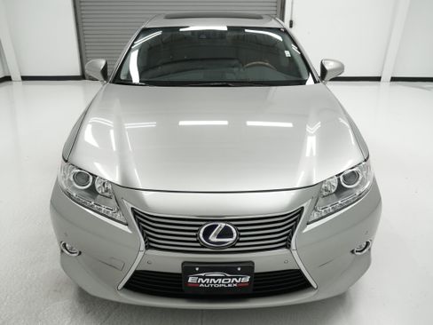 Used 2015 Lexus ES 300h FWD image 2