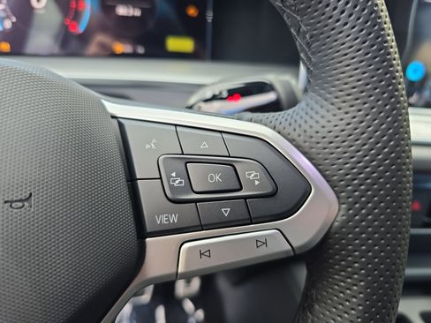 New 2026 Volkswagen Tiguan SE R-Line image 18