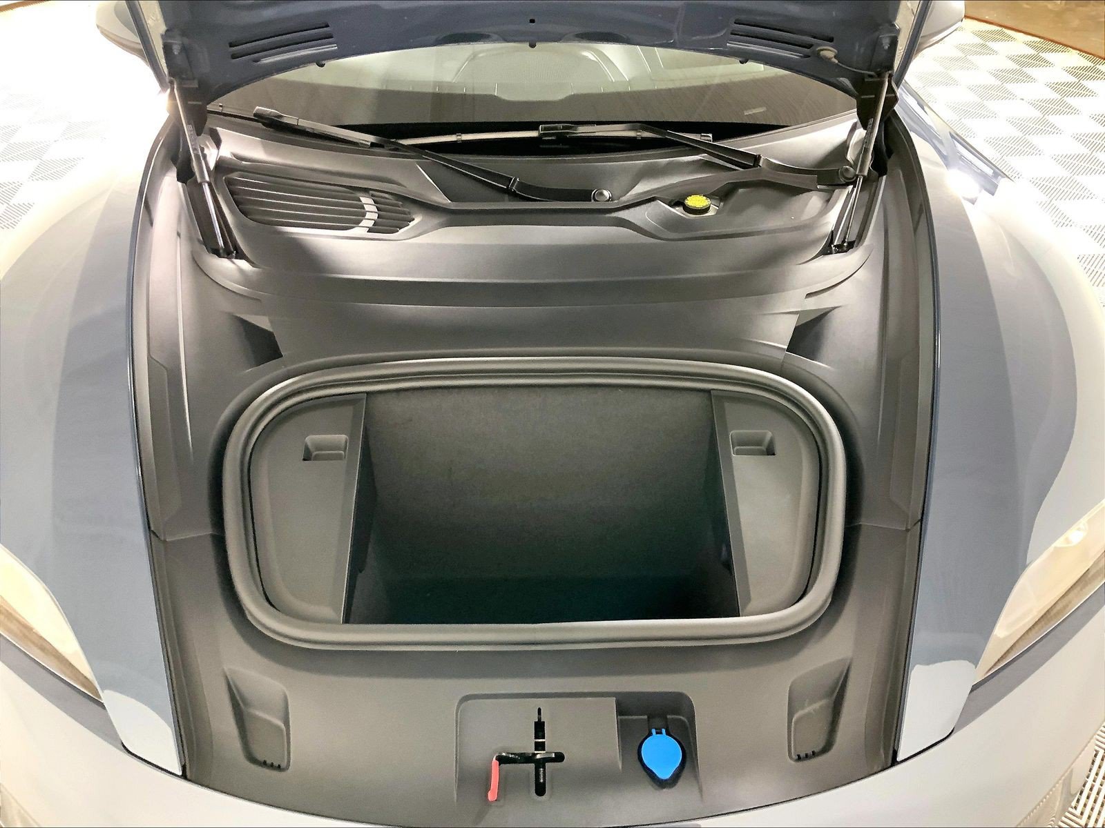 Certified 2025 Porsche Taycan AWD/4WD image 22