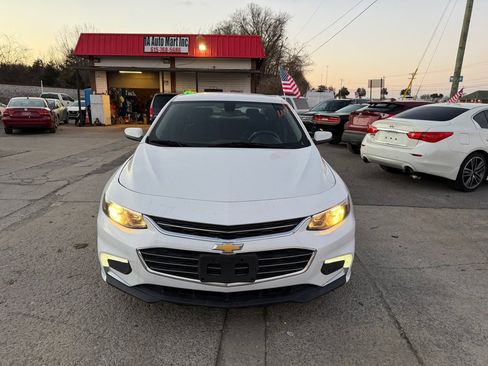 Used 2018 Chevrolet Malibu LT image 2