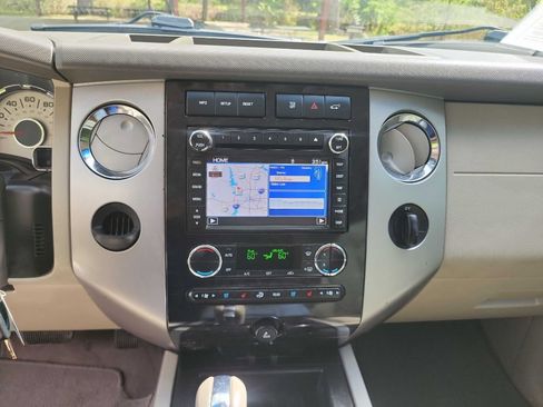 Used 2013 Ford Expedition Limited image 24
