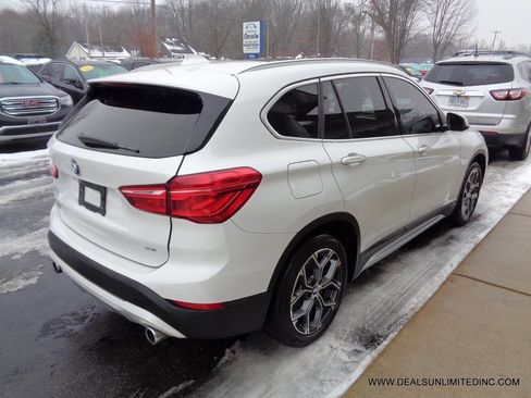 Used 2021 BMW X1 sDrive28i image 3