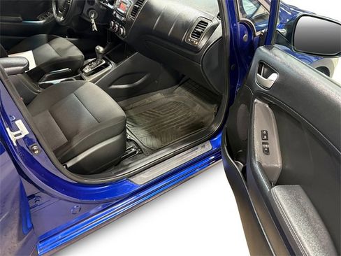 Used 2017 Kia Forte LX image 11