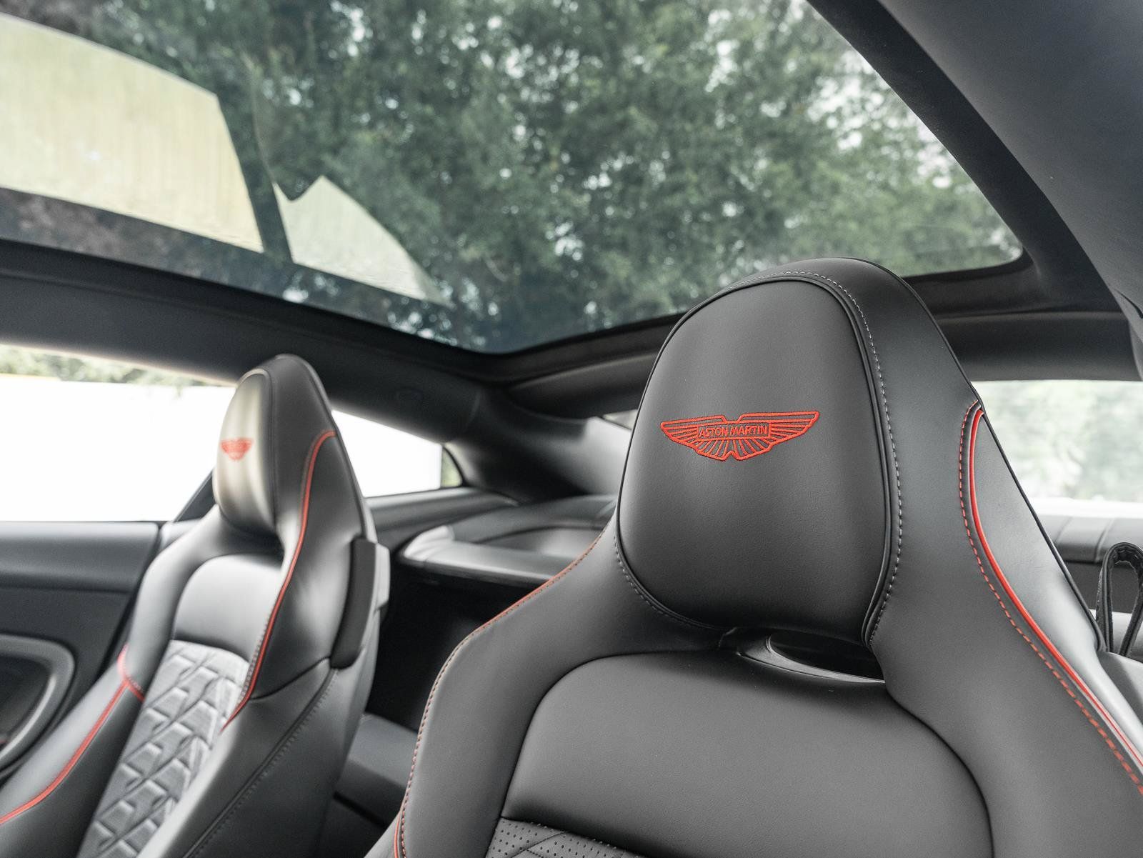 Used 2025 Aston Martin Vanquish RWD image 30