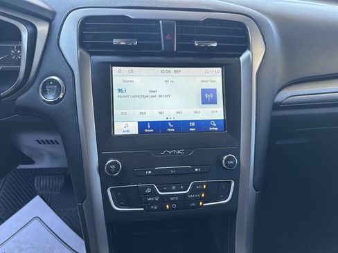 Used 2020 Ford Fusion SE FWD image 13