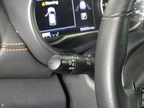 Used 2019 Nissan Kicks SR image 18