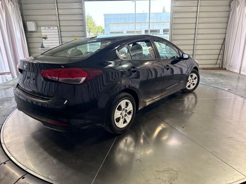 Used 2017 Kia Forte LX FWD image 5