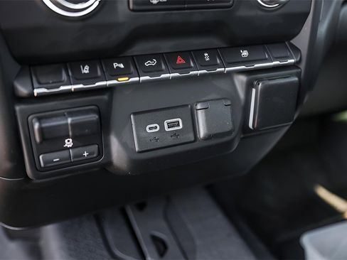 Used 2024 Chevrolet Silverado 2500 Custom w/ Custom Value Package image 18