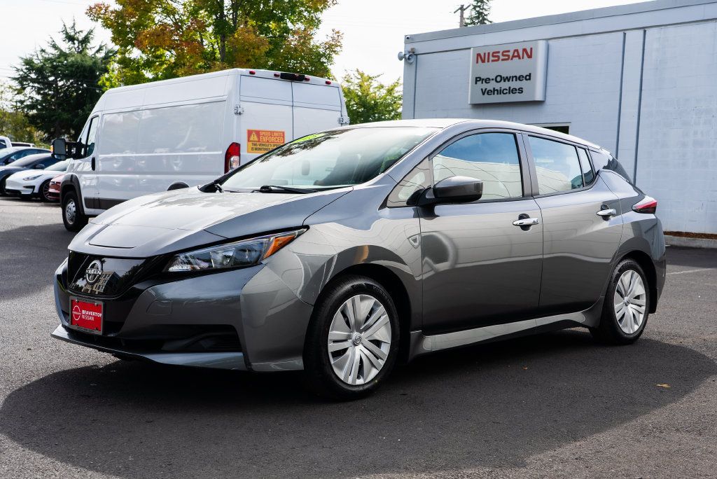 Used 2025 Nissan Leaf S FWD image 3