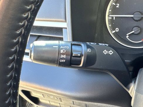 Used 2024 Mitsubishi Outlander FWD image 28