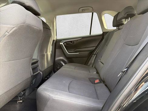 Used 2019 Toyota RAV4 LE image 21