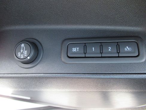 Used 2024 Chevrolet Equinox Premier FWD image 22