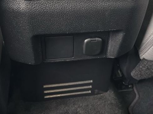 Used 2025 Toyota Tacoma TRD Sport AWD/4WD image 9