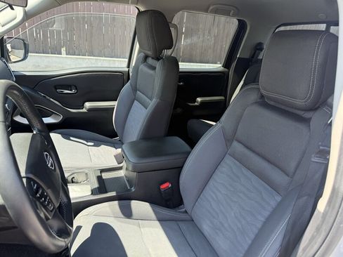 Used 2023 Nissan Frontier SV AWD/4WD image 10