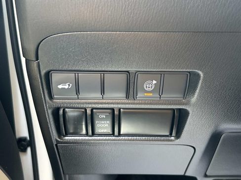 Used 2022 Nissan Armada SL w/ Captain's Chairs Package RWD image 38
