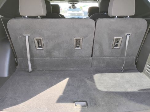 Used 2023 Chevrolet Traverse LT FWD image 30