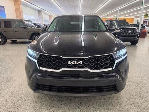Used 2023 Kia Sorento LX FWD image 2
