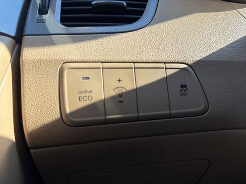 Used 2012 Hyundai Elantra Limited FWD image 37