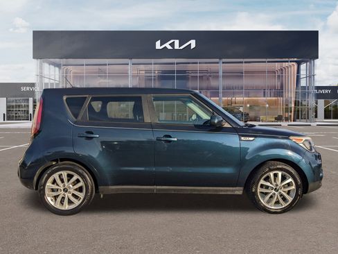 Certified 2017 Kia Soul + w/ UVO Package image 3