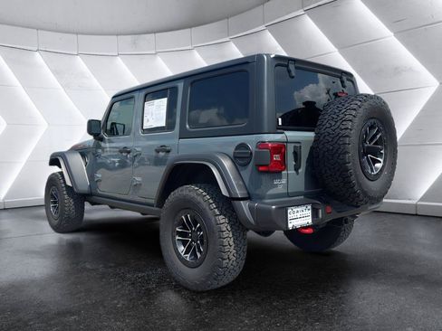 Used 2025 Jeep Wrangler Unlimited Rubicon w/ XTREMEE 35" Tire Package AWD/4WD image 5