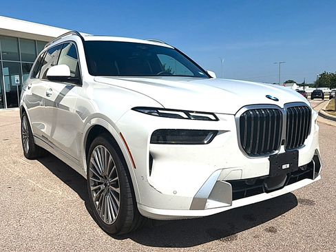 Used 2023 BMW X7 xDrive40i w/ Premium Package AWD/4WD image 3