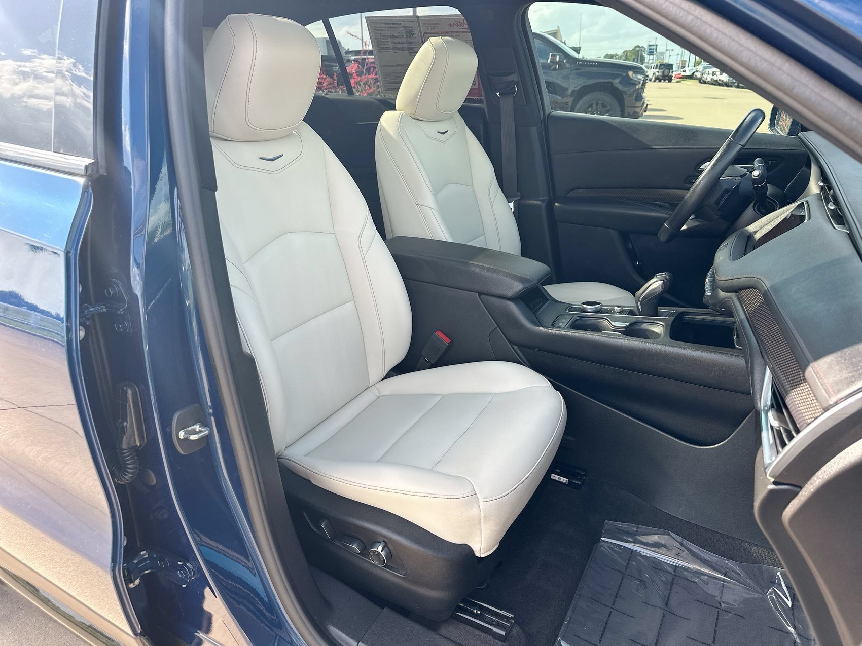 Used 2019 Cadillac XT4 Sport w/ Cold Weather Package FWD image 26