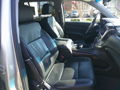 Used 2017 Chevrolet Suburban LT image 44