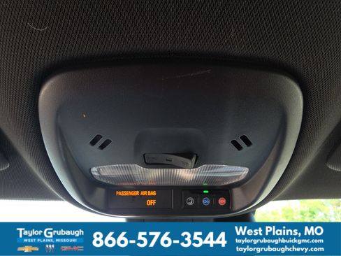 Used 2025 Chevrolet Trax RS FWD image 24